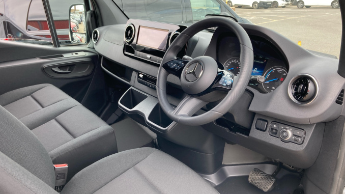 Mercedes-Benz Sprinter E314 L2 Electric Rwd 100kW 81kWh Pro Van Auto - Image 3